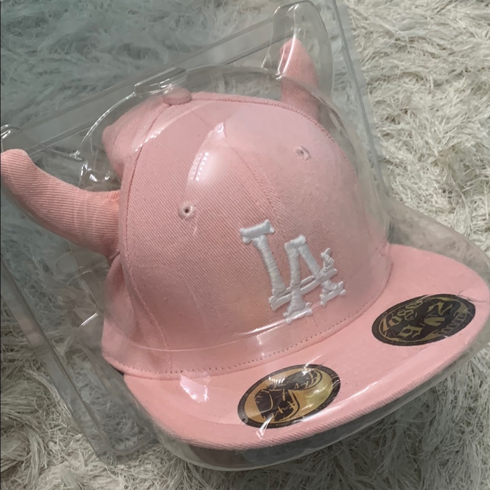 Ryder studios X New Era devil hat LA pink NIB